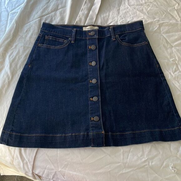 NWOT Dark Wash Gap Denim Skirt - Picture 2 of 4